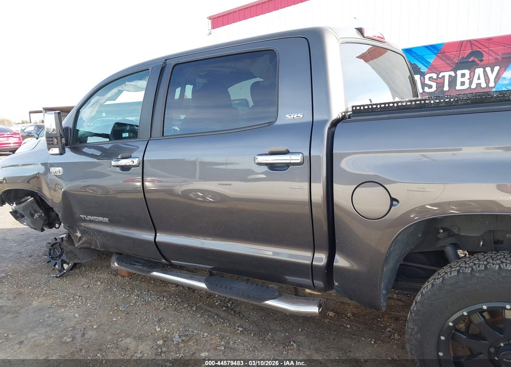 2018 TOYOTA TUNDRA SR5 5.7L V8 VIN: 5TFEY5F1XJX234523