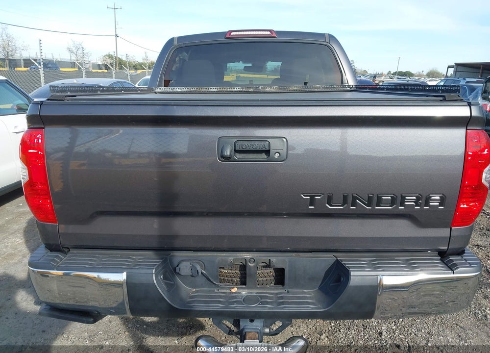2018 TOYOTA TUNDRA SR5 5.7L V8 VIN: 5TFEY5F1XJX234523