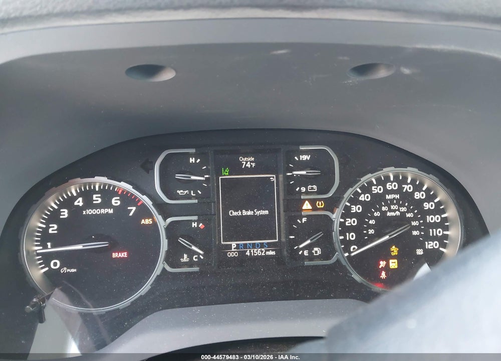 2018 TOYOTA TUNDRA SR5 5.7L V8 VIN: 5TFEY5F1XJX234523