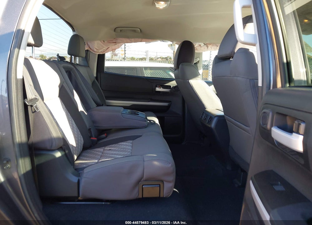 2018 TOYOTA TUNDRA SR5 5.7L V8 VIN: 5TFEY5F1XJX234523