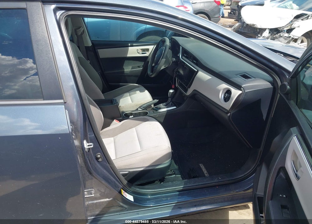 2018 TOYOTA COROLLA LE VIN: 5YFBURHEXJP743435