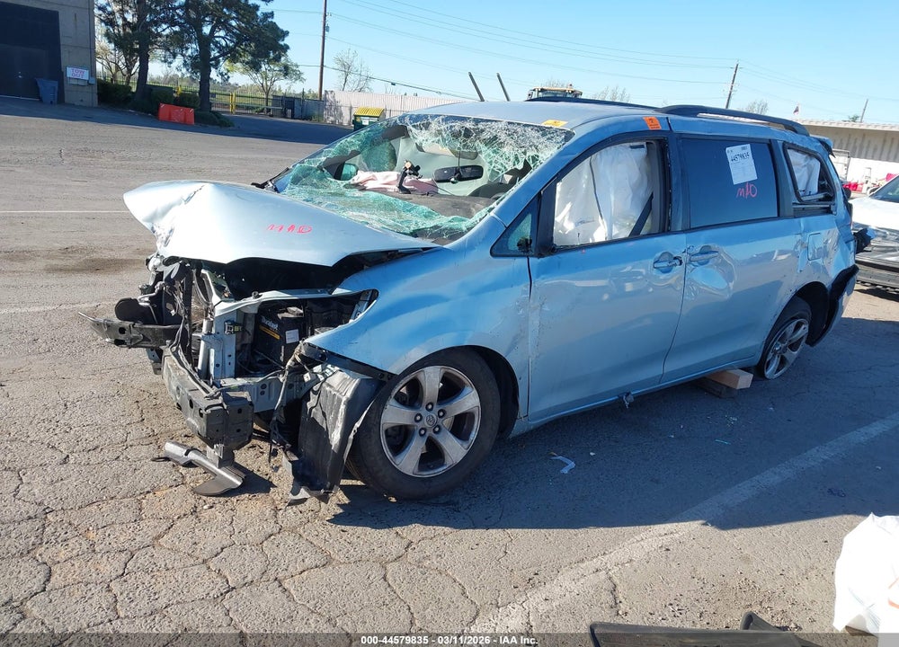 2017 TOYOTA SIENNA LE 8 PASSENGER VIN: 5TDKZ3DC5HS842085