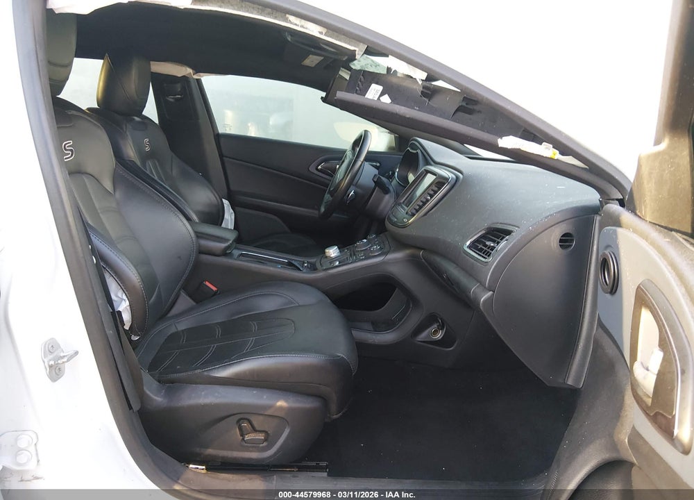 2016 CHRYSLER 200 S VIN: 1C3CCCBG5GN111273