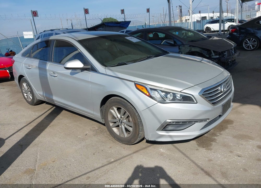 2015 HYUNDAI SONATA SE VIN: 5NPE24AF7FH153349