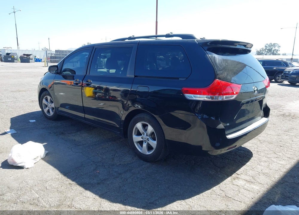 2011 TOYOTA SIENNA LE V6 VIN: 5TDKK3DC7BS025244