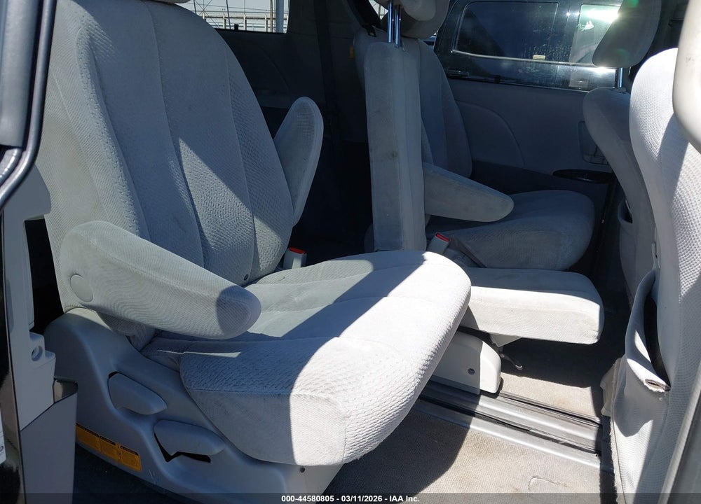2011 TOYOTA SIENNA LE V6 VIN: 5TDKK3DC7BS025244