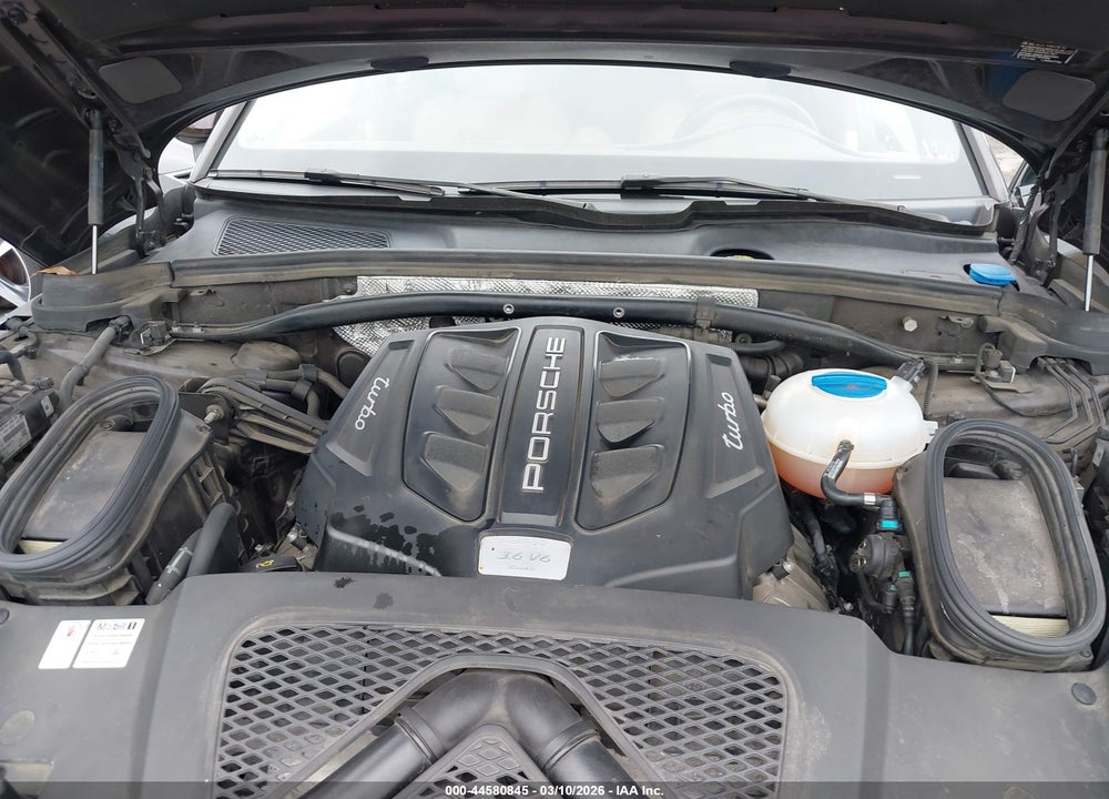 2018 PORSCHE MACAN TURBO VIN: WP1AF2A59JLB70123