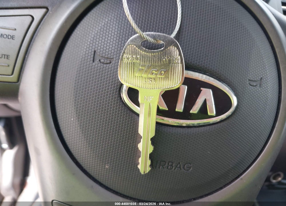 2010 KIA SOUL + VIN: KNDJT2A23A7128085