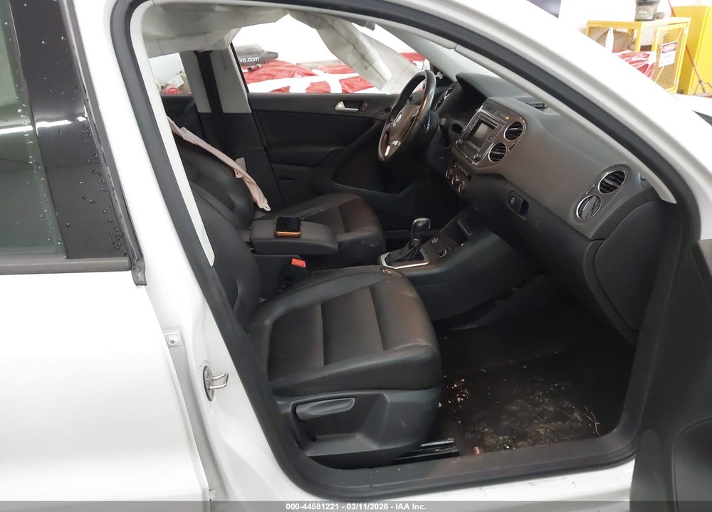 2016 VOLKSWAGEN TIGUAN S VIN: WVGAV7AX3GW602954