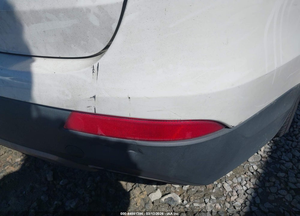 2016 HYUNDAI SANTA FE SE VIN: KM8SMDHF8GU137473