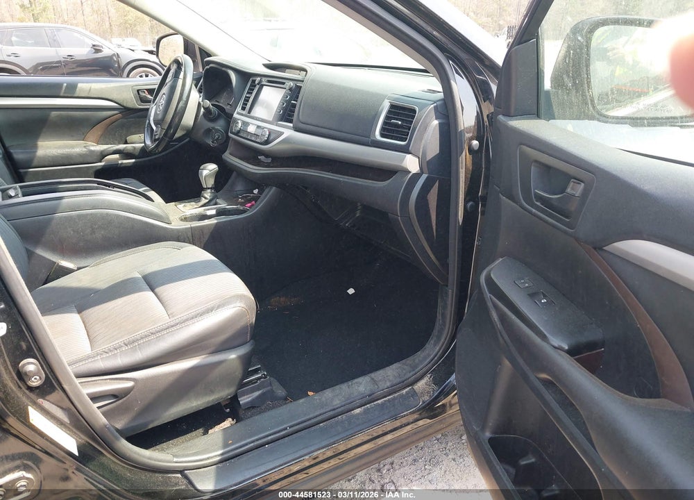 2017 TOYOTA HIGHLANDER LE PLUS VIN: 5TDZZRFH5HS199036