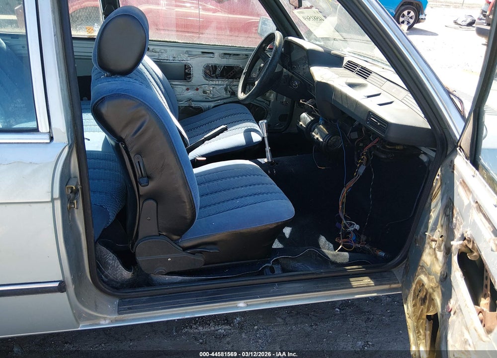 1982 BMW 320 I VIN: WBAAG3305C8052403