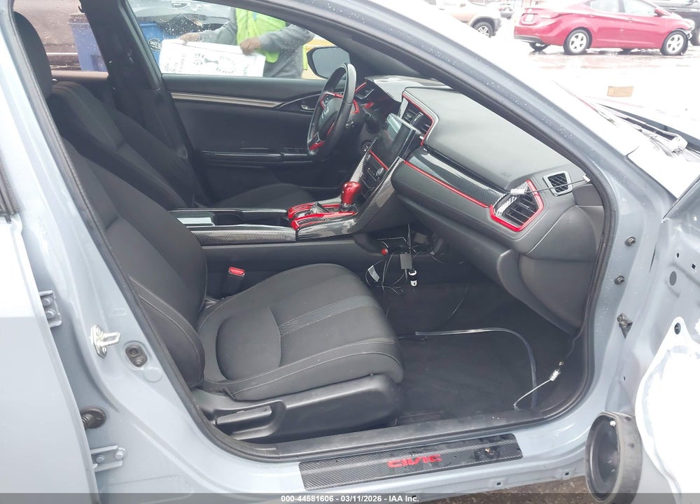 2017 HONDA CIVIC HATCHBACK SPORT VIN: SHHFK7H47HU228688