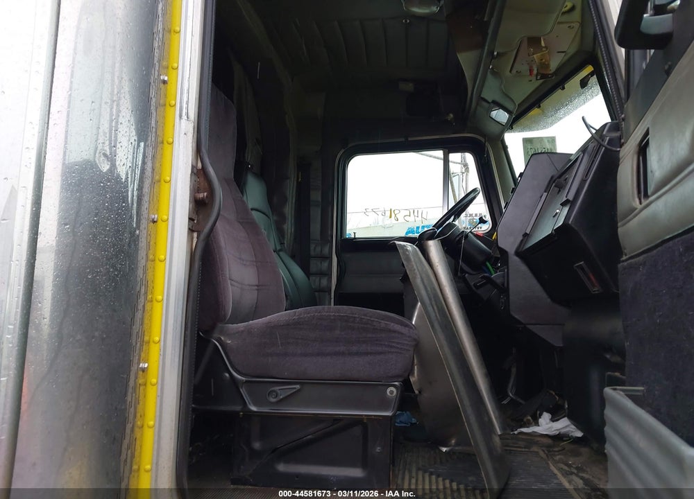 2000 PETERBILT 379 VIN: 1XP5DR9X7YN513032