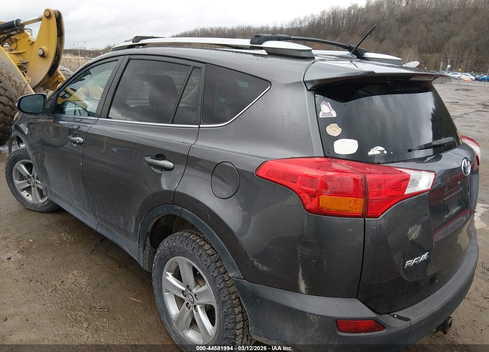 2015 TOYOTA RAV4 XLE VIN: 2T3RFREV3FW307925