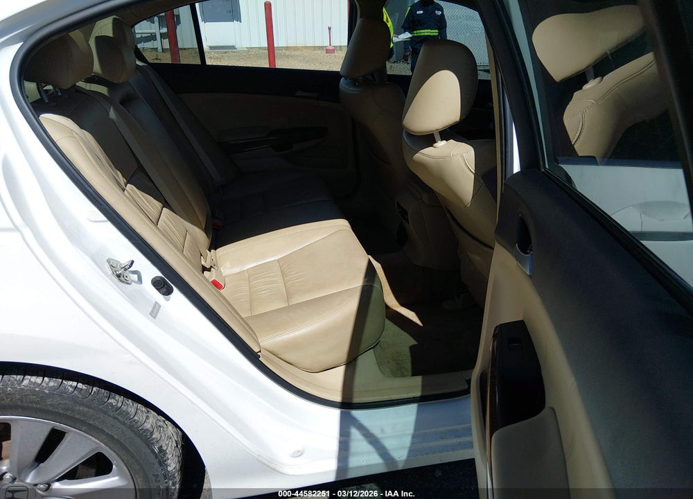 2012 HONDA ACCORD 2.4 EX-L VIN: 1HGCP2F80CA031010