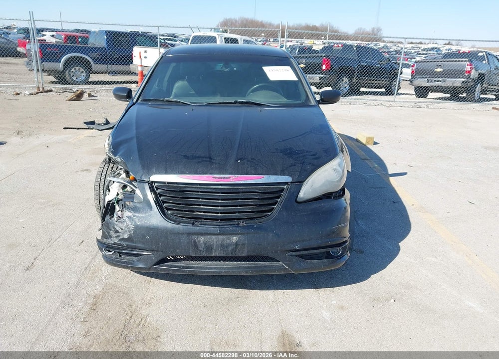 2011 CHRYSLER 200 S VIN: 1C3BC8FG8BN567201