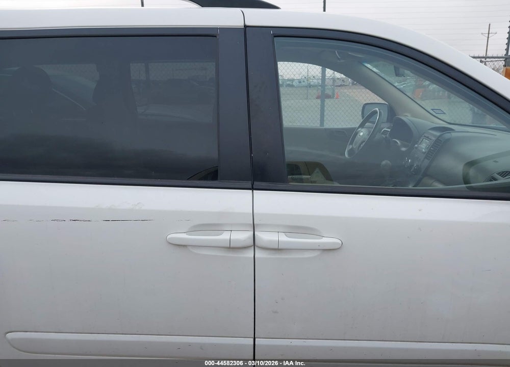 2014 KIA SEDONA LX VIN: KNDMG4C71E6543133