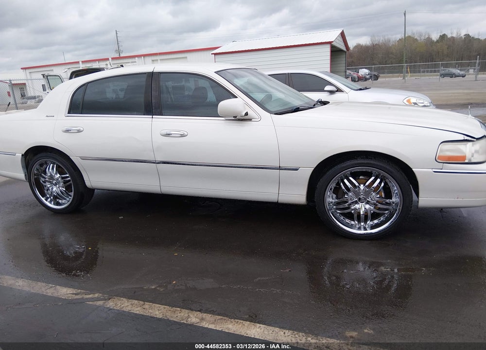 2003 LINCOLN TOWN CAR SIGNATURE VIN: 1LNHM82W63Y660696