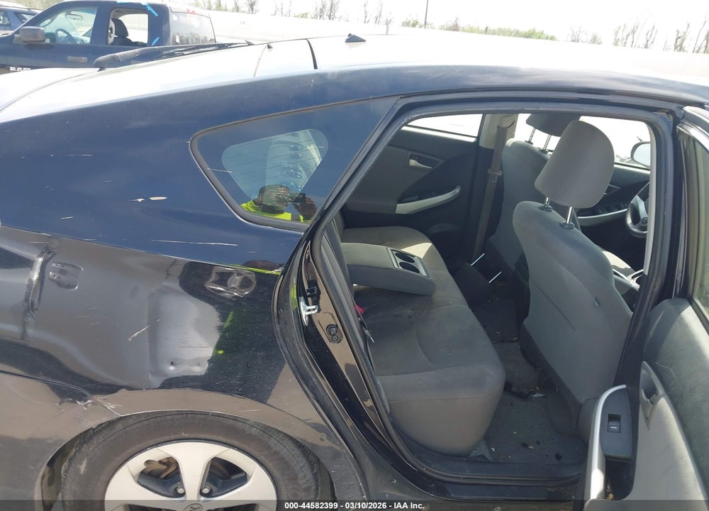 2015 TOYOTA PRIUS TWO VIN: JTDKN3DU5F1933095