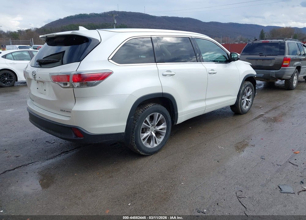 2014 TOYOTA HIGHLANDER XLE V6 VIN: 5TDJKRFH3ES058740