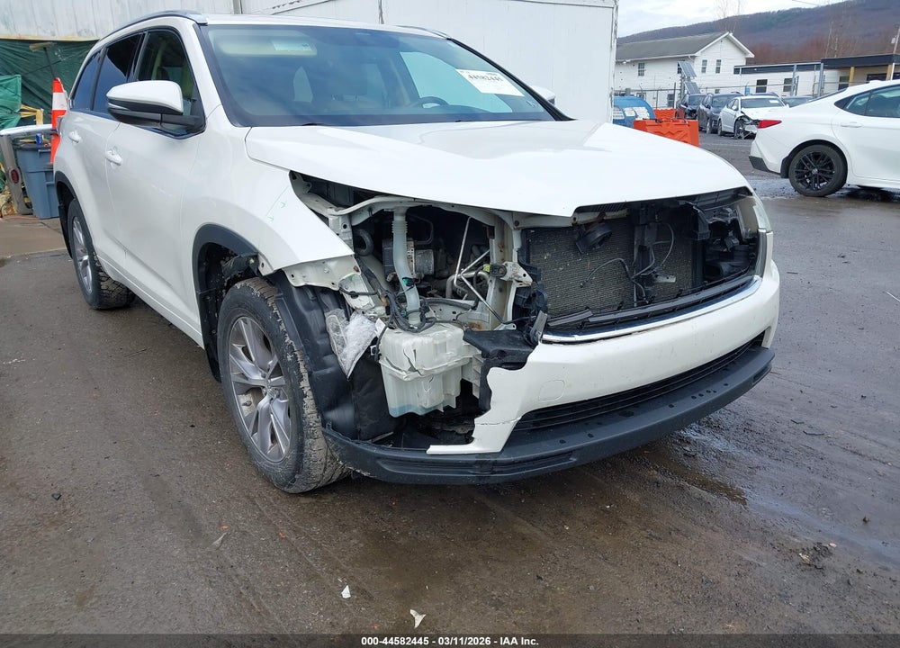 2014 TOYOTA HIGHLANDER XLE V6 VIN: 5TDJKRFH3ES058740