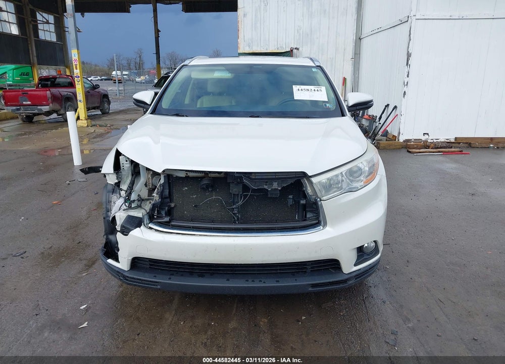 2014 TOYOTA HIGHLANDER XLE V6 VIN: 5TDJKRFH3ES058740