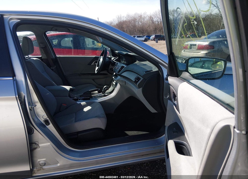 2013 HONDA ACCORD LX VIN: 1HGCR2F30DA072575