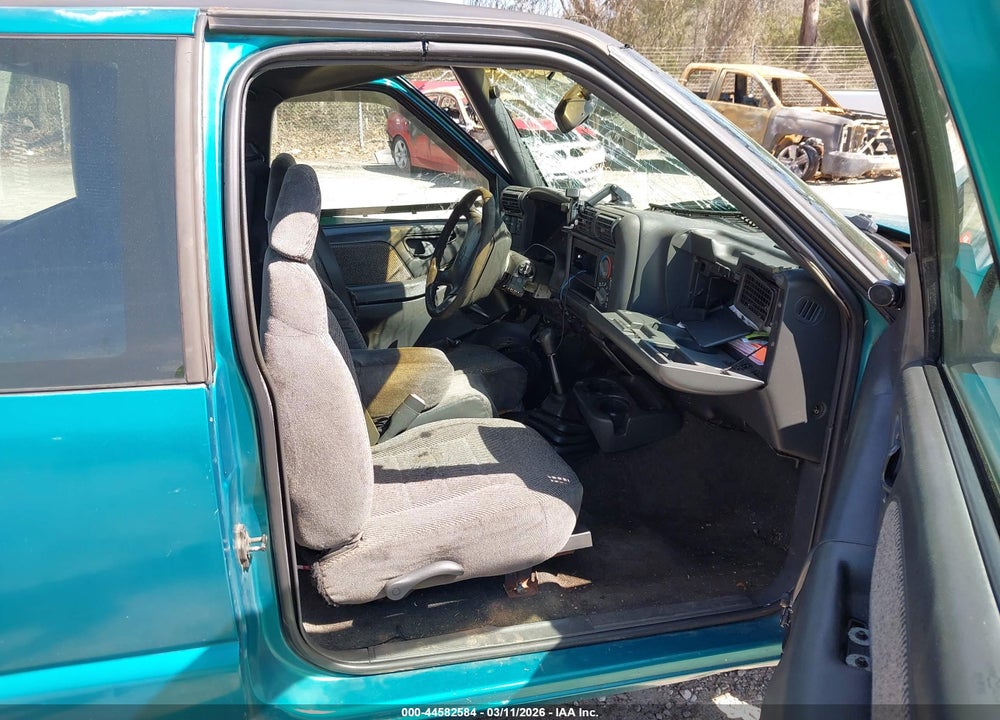 1996 CHEVROLET S TRUCK S10 VIN: 1GCCS1945TK176831