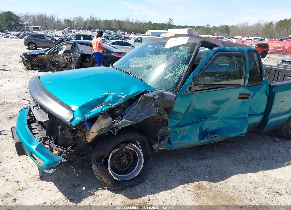 1996 CHEVROLET S TRUCK S10 VIN: 1GCCS1945TK176831