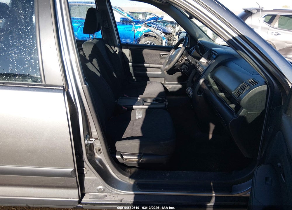 2005 HONDA CR-V LX VIN: JHLRD68545C005600