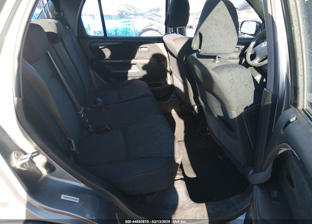 2005 HONDA CR-V LX VIN: JHLRD68545C005600