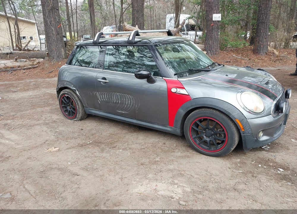 2010 MINI COOPER S VIN: WMWMF7C57ATZ69310