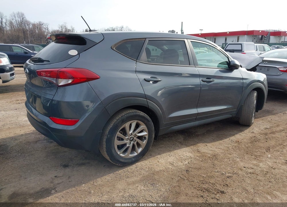 2017 HYUNDAI TUCSON SE VIN: KM8J23A47HU448978