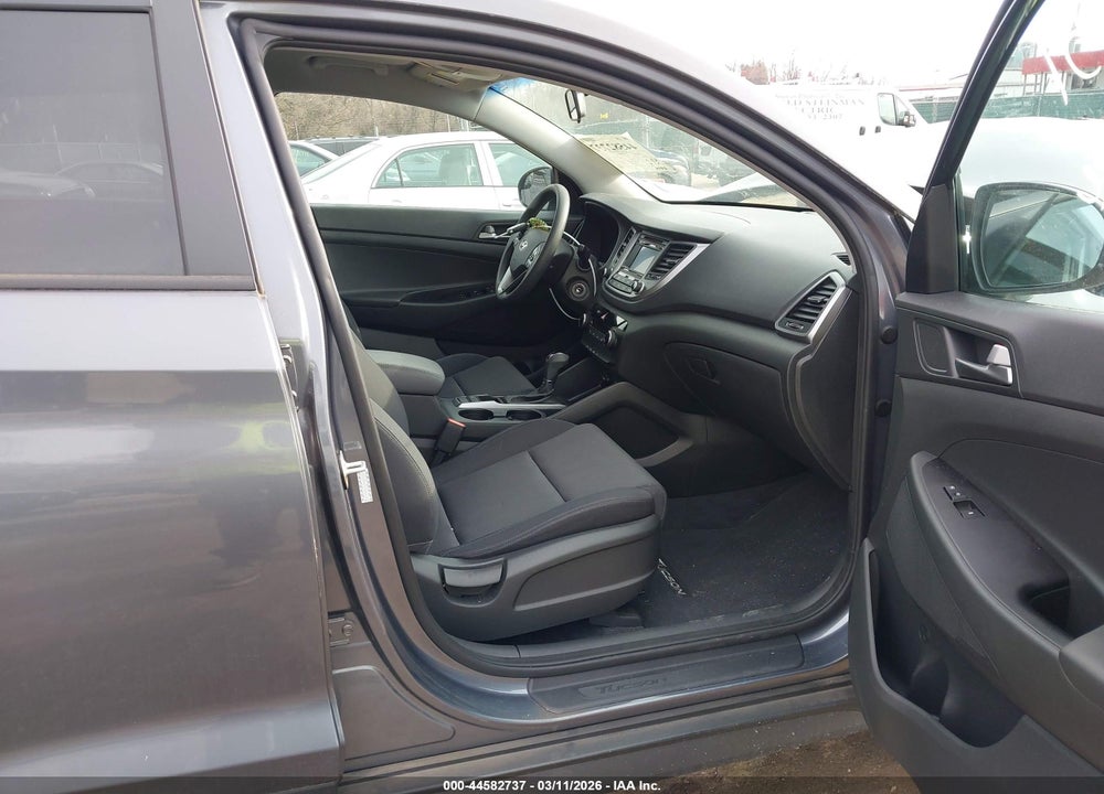 2017 HYUNDAI TUCSON SE VIN: KM8J23A47HU448978