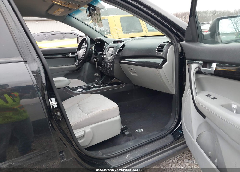 2014 KIA SORENTO LX VIN: 5XYKT3A67EG455367