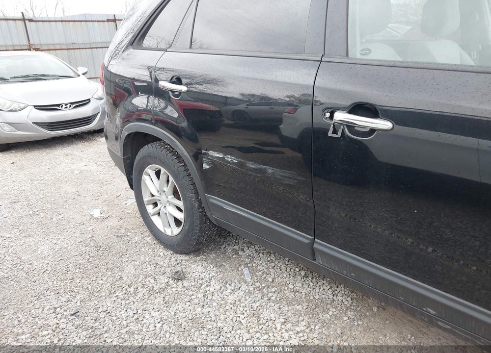 2014 KIA SORENTO LX VIN: 5XYKT3A67EG455367