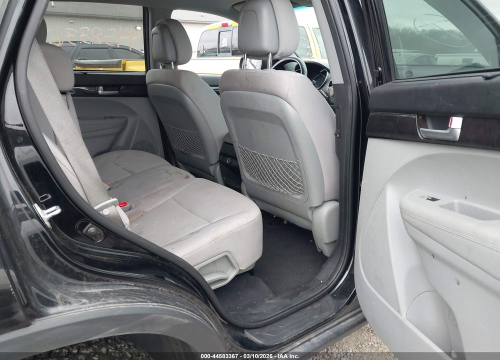 2014 KIA SORENTO LX VIN: 5XYKT3A67EG455367