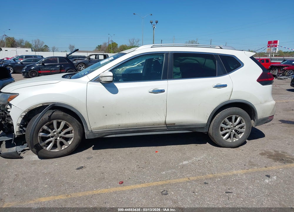 2018 NISSAN ROGUE SV VIN: KNMAT2MT0JP550223