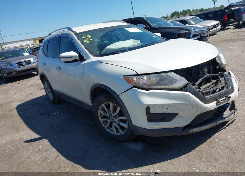 2018 NISSAN ROGUE SV VIN: KNMAT2MT0JP550223