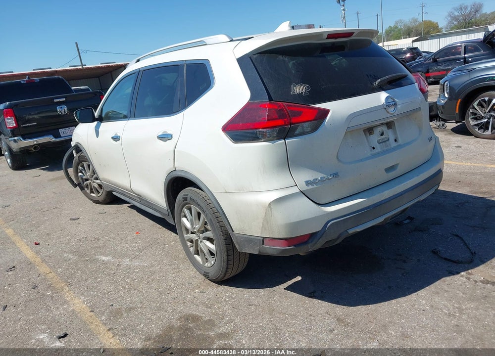 2018 NISSAN ROGUE SV VIN: KNMAT2MT0JP550223