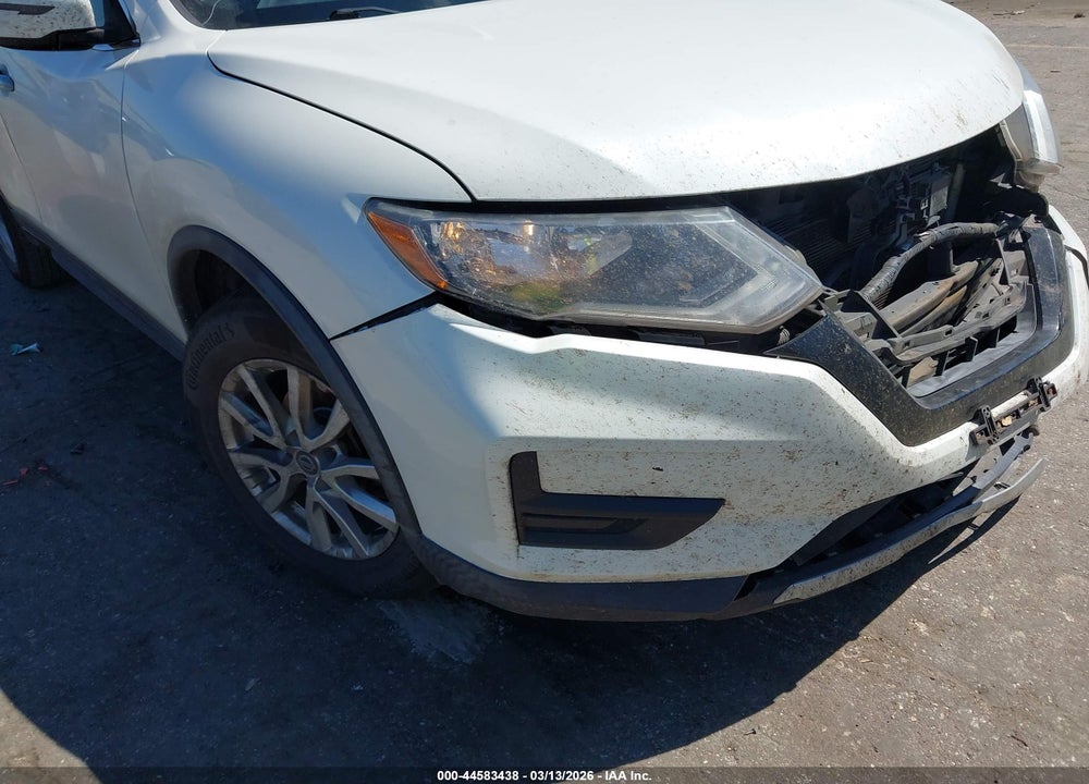 2018 NISSAN ROGUE SV VIN: KNMAT2MT0JP550223