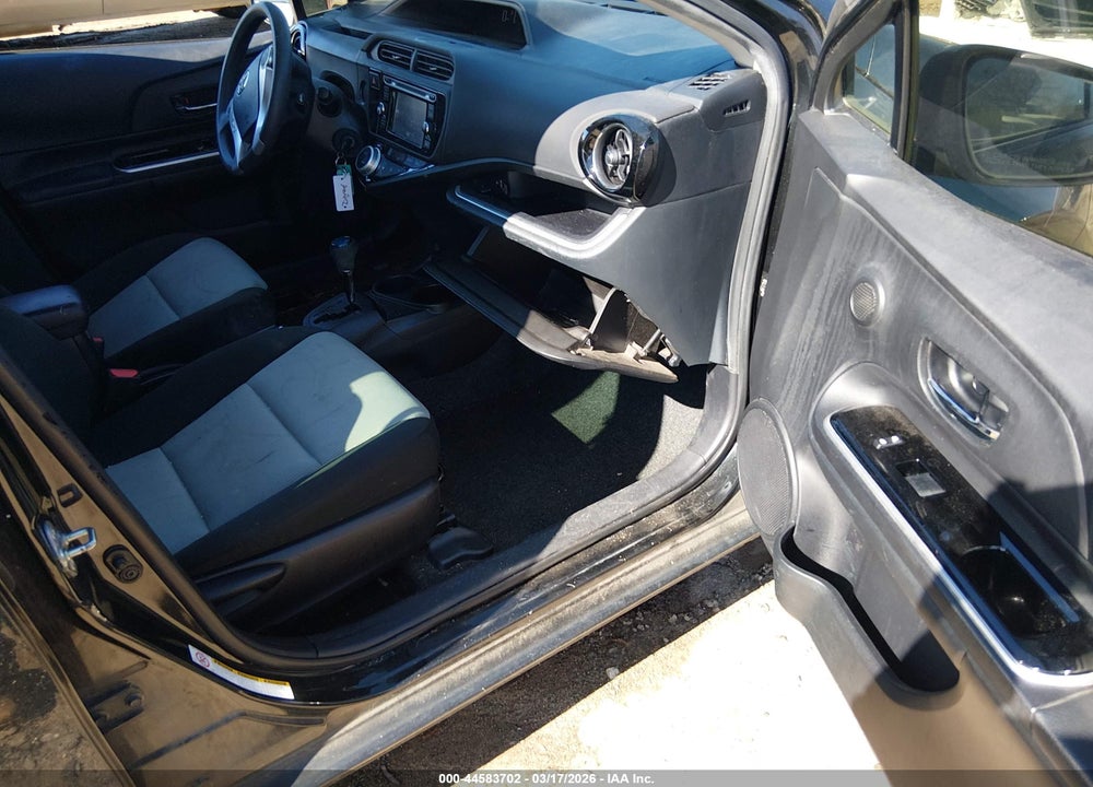2016 TOYOTA PRIUS C PERSONA SERIES VIN: JTDKDTB39G1117005