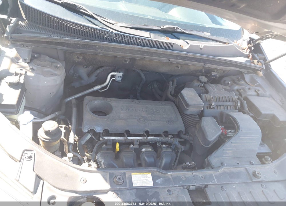 2011 KIA SORENTO LX VIN: 5XYKTCA13BG174814