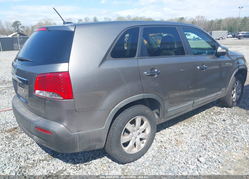 2011 KIA SORENTO LX VIN: 5XYKTCA13BG174814