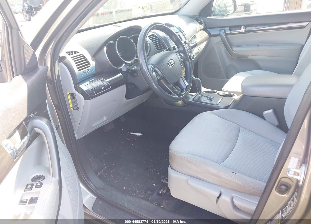 2011 KIA SORENTO LX VIN: 5XYKTCA13BG174814