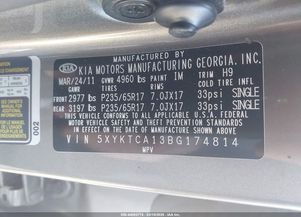 2011 KIA SORENTO LX VIN: 5XYKTCA13BG174814
