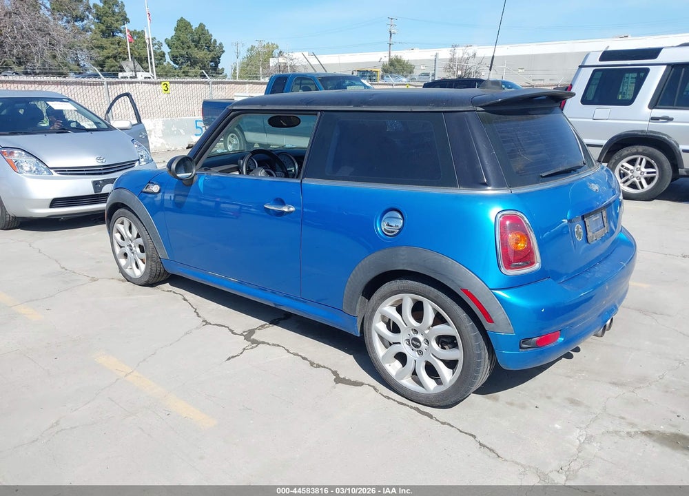 2007 MINI COOPER S VIN: WMWMF73517TT85039