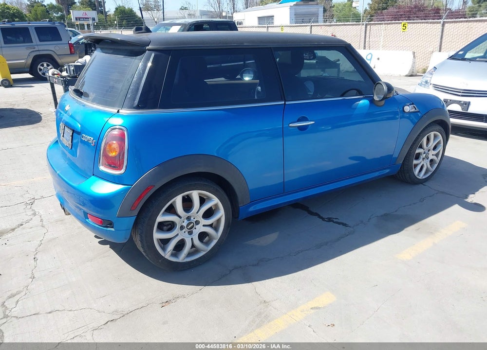 2007 MINI COOPER S VIN: WMWMF73517TT85039