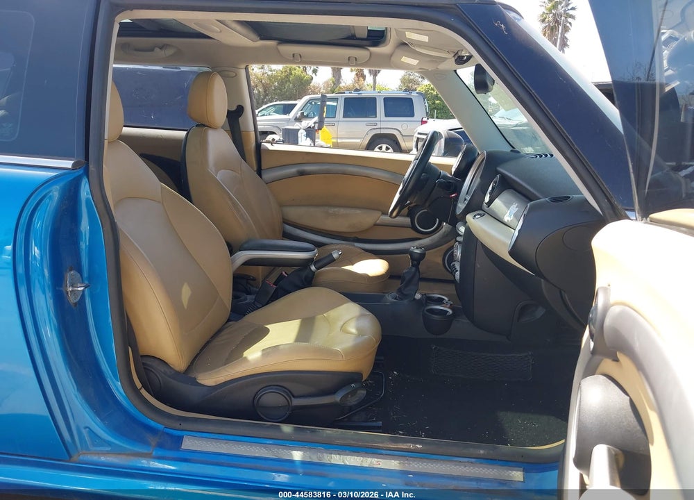 2007 MINI COOPER S VIN: WMWMF73517TT85039